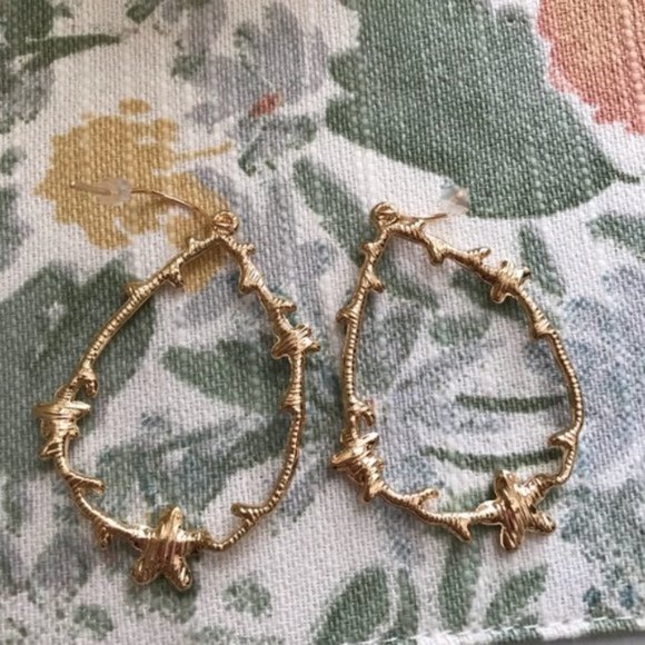 ZARA  Classic Floral Statement Earrings - Picture 3 of 3